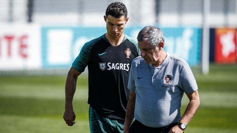 As escolhas de Fernando Santos vão ser reveladas na Cidade do Futebol, em Oeiras, numa conferência de imprensa que está agendada para as 12:30, na quinta-feira