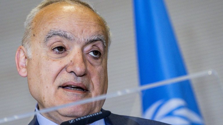 Ghassan Salame lamenta também o envio em grandes quantidades de armamento para a Líbia