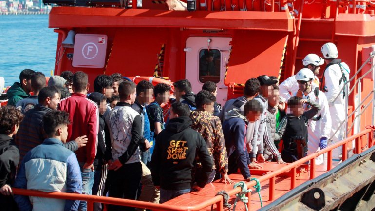 Marinha de Malta teve de intervir para resgatar quem seguia a bordo das embarcações