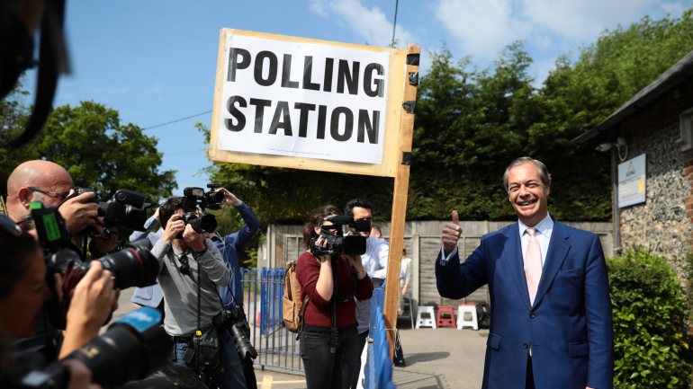 Nigel Farage na assembleia de voto em que votou, na passada quinta-feira