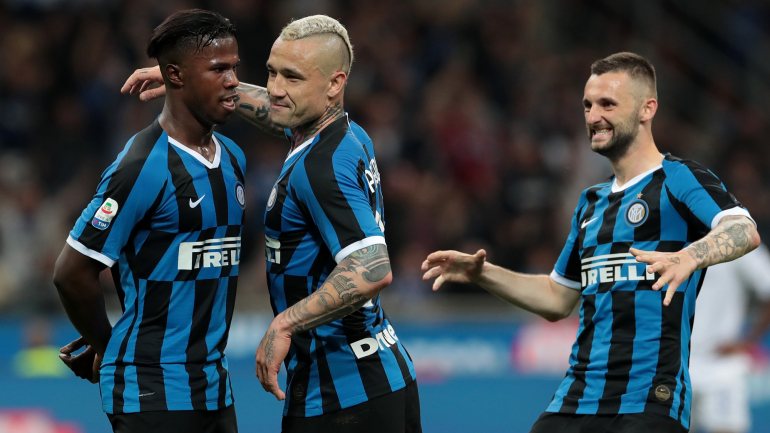 Golos de Keita Baldé e Nainggolan valeram um triunfo decisivo para o Inter voltar à fase de grupos da Liga dos Campeões
