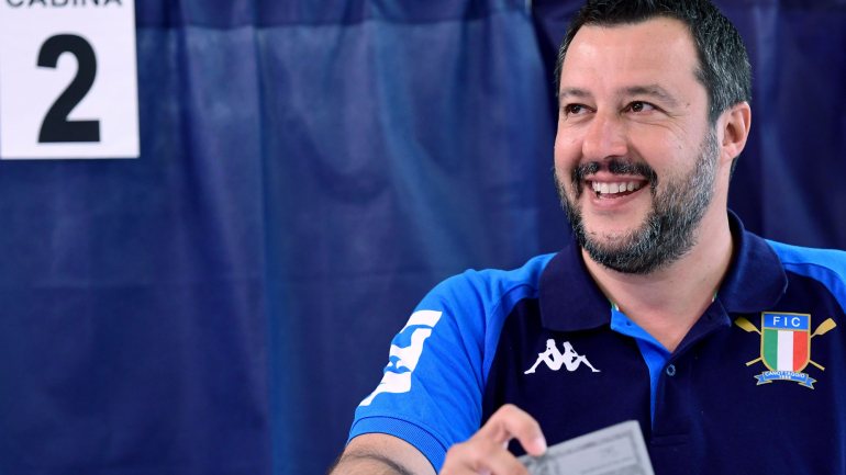 Matteo Salvini, líder da Liga, a votar
