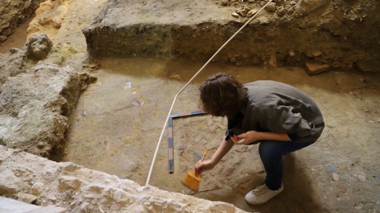 A descoberta, levada a cabo por uma equipa de arqueólogos do Museu de Lisboa, foi realizada num edifício privado na Rua da Saudade