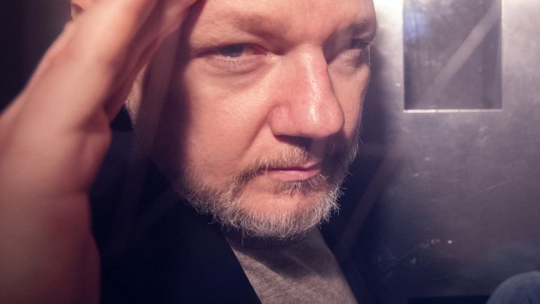 Julian Assange foi detido em abril, em Londres