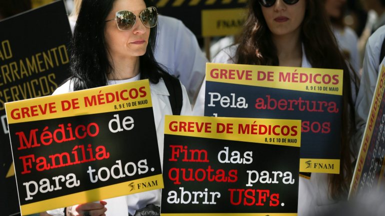 A última greve dos médicos realizou-se a 8 de maio. A FNAM faz fortes críticas ao Ministério da Saúde
