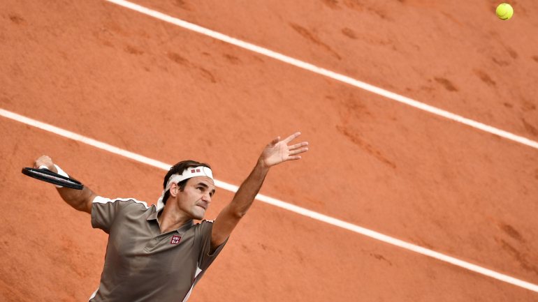 Roger Federer chegou pela oitava vez às meias-finais de Roland Garros, tendo pela frente agora o recordista Rafa Nadal