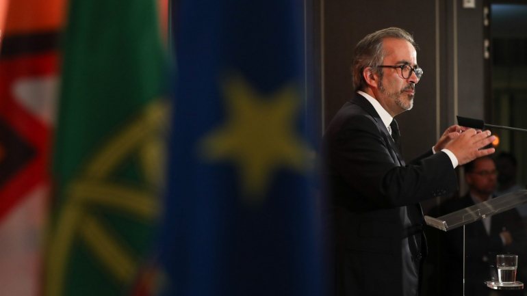 Rangel salientou que, com a sua reeleição, Portugal continua representado na direção do maior grupo político do PE.