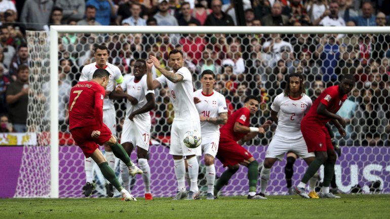 Ronaldo marcou desta forma o primeiro golo de Portugal frente à Suíça, o nono de livre direto pela Seleção