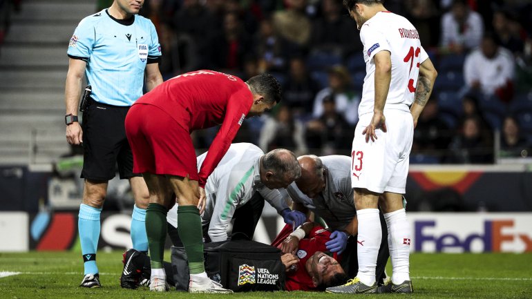 Pepe lesionou-se na segunda parte da meia-final da Liga das Nações com a Suíça, pedindo de imediato a substituição