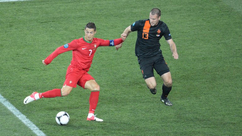 Ronaldo marcou os dois golos da vitória de Portugal frente à Holanda na fase de grupos do Europeu de 2012, em Kharkiv