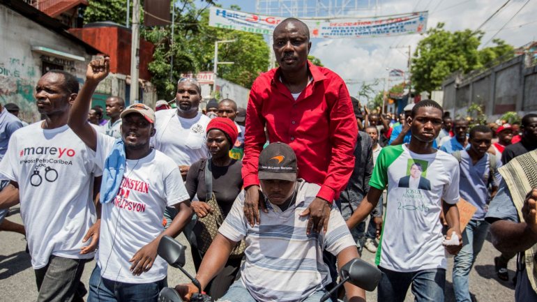 Milhares de haitianos saíram à rua na capital, Port-au-Prince