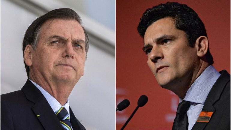 O presidente Jair Bolsonaro (à esquerda na foto) e Sérgio Moro, ex-juiz e atual ministro da Justiça do Brasil