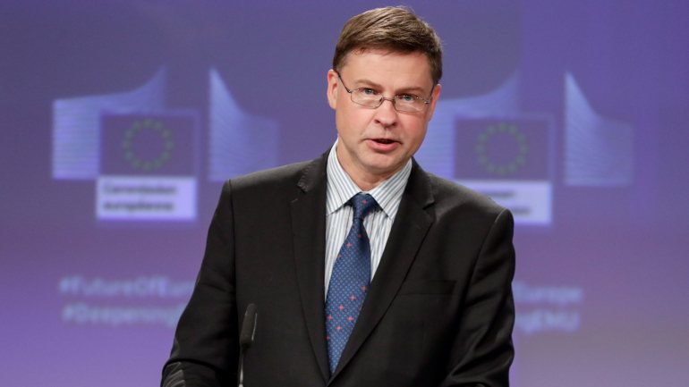 Dombrovskis declarou ainda que o executivo está preparado para propor uma nova regulação, com pleno respeito pelas prerrogativas da UE e da Comissão