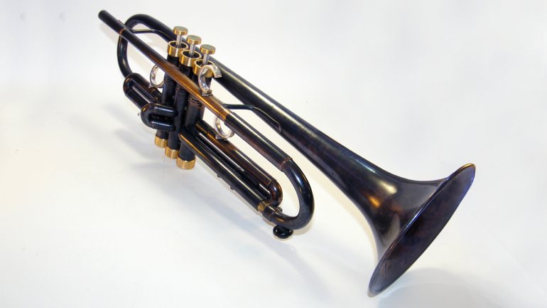 Este trompete com três anéis feitos em filigrana mereceu um prémio internacional, mas é para já apenas um protótipo