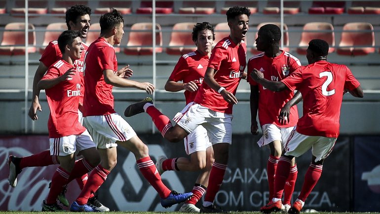 Benfica somou 22 dos 24 pontos possíveis na fase final do Campeonato e garantiu título de juvenis com duas jornadas por disputar