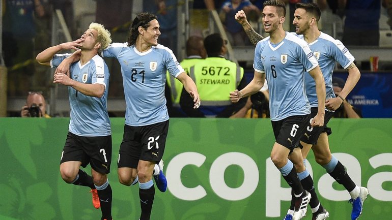 Lodeiro abriu o marcador naquele que foi o 400.º golo do Uruguai na Copa América e esteve ainda em mais dois golos até ao intervalo