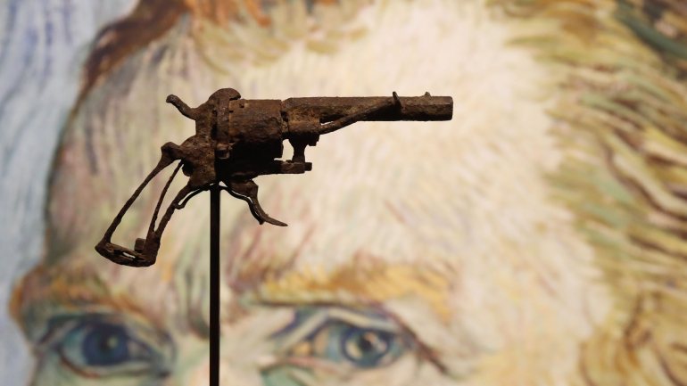 Vincent van Gogh disparou sobre o próprio peito a 27 de julho de 1890. Morreu dois dias depois