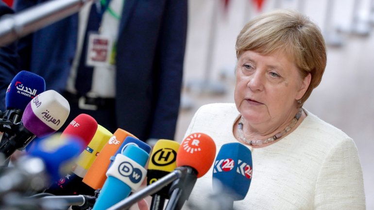 Angela Merkel garante que ainda há &quot;uns dias&quot; para se chegar a acordo