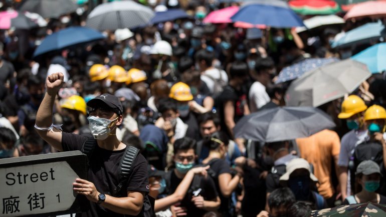 Os manifestantes dizem temer que Hong Kong fique à mercê do sistema judicial chinês como qualquer outra cidade da China