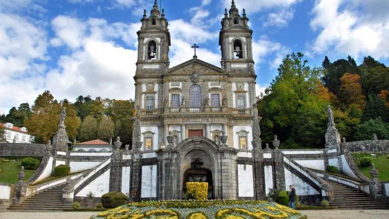 Os dois conjuntos portugueses estão nomeados no âmbito dos sítios de património cultural, juntamente com outros 26 locais