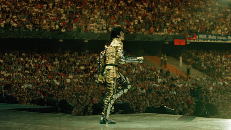 Michael Jackson imortalizou o moonwalk nas suas atuações