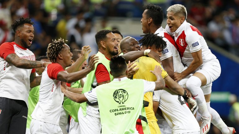 A seleção peruana carimbou a passagem às meias-finais nas grandes penalidades