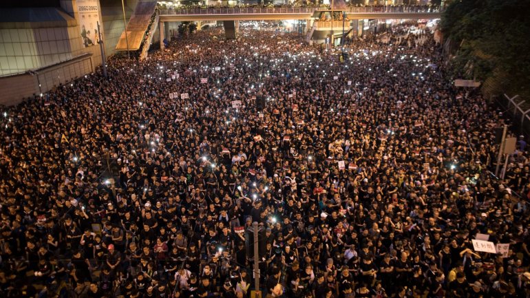 A equipa da Universidade de Hong Kong contou 275 mil manifestantes — ao contrário dos 190 mil que contou a polícia e os 550 mil da organização