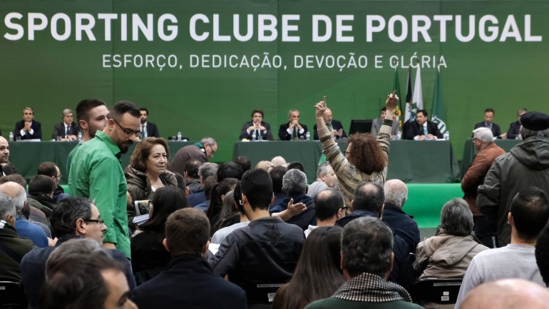 Assembleia Geral do Sporting voltou a ter ânimos mais exaltados por volta das 18 horas mas tudo terminou de forma serena