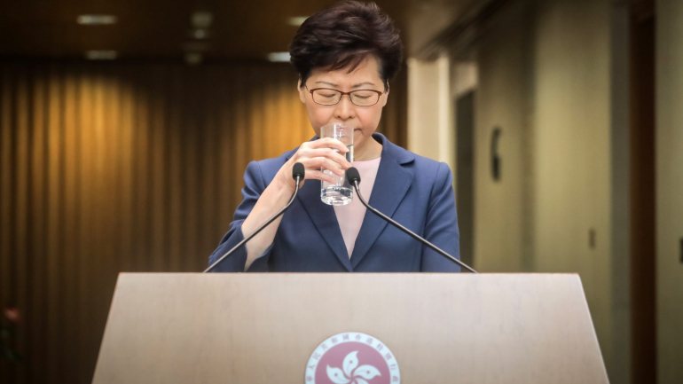 Carrie Lam assumiu total responsabilidade pela crise vivida em Hong Kong nas últimas semanas