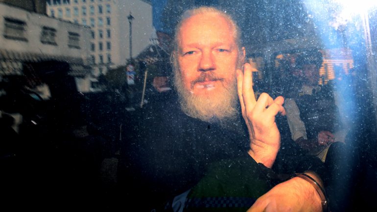 Julian Assange esteve sete anos em asilo na embaixada do Equador em Londres e foi detido no dia 11 de abril deste ano, depois de o Equador cancelar o asilo que lhe deu