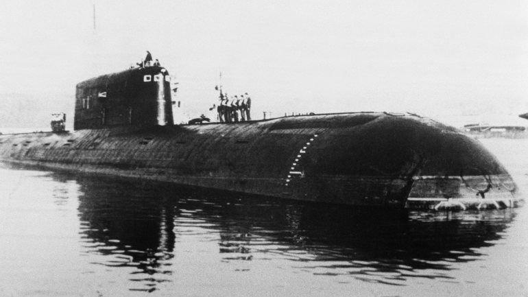 O submarino Komsomolets que se afundou em abril de 1989, numa foto tirada em São Petersburgo (STF/AFP/Getty Images)