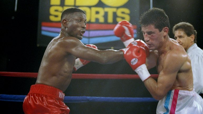 Pernell Whitaker numa luta contra Wilfredo Rivera em 1996, três anos antes da reforma