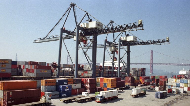 As exportações de bens da zona euro para o resto do mundo cresceram 7,1% para os 203,4 mil milhões de euros e as importações aumentaram, por seu lado, 4,2% para os 180,3 mil milhões de euros