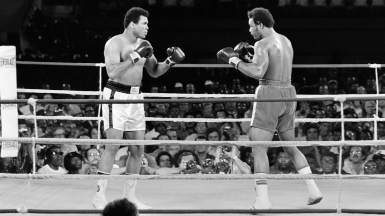 Muhammad Ali e George Foreman no combate de 30 de Outubro de 1974 que ficou conhecido como Rumble in the Jungle