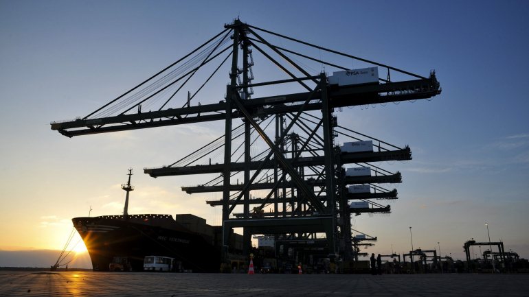 O movimento de carga nos portos do continente foi de cerca de 37,6 milhões de toneladas, entre janeiro e maio de 2019, menos 2,2% do que no período homólogo de 2018, informou a AMT.