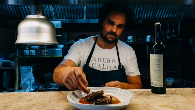 O chef Leopoldo Calhau começou a sua carreira a solo no restaurante Sociedade, passou para o Café Garrett e agora tem a sua Taberna.