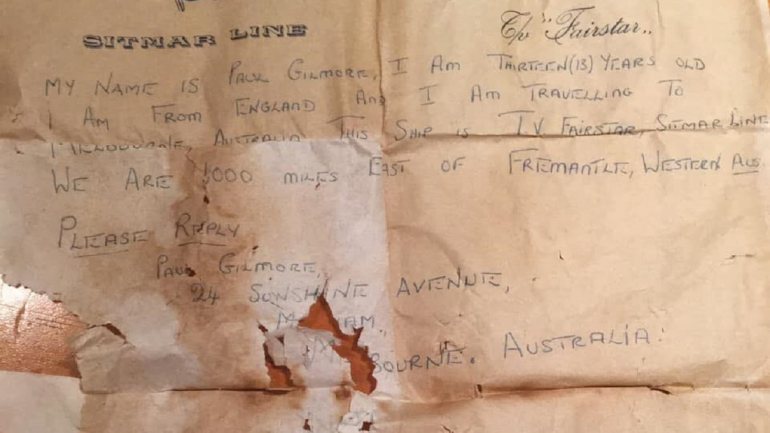 A carta datava de 1969 e foi assinada por um jovem inglês de 13 anos, Paul Gilmore, que contava que estava a bordo de um navio de migrantes