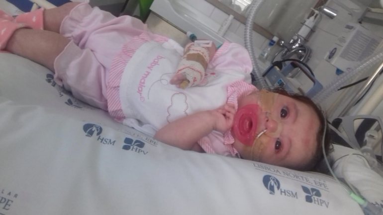 A bebé Matilde, que nasceu com atrofia espinhal muscular tipo I, teve alta esta quinta-feira
