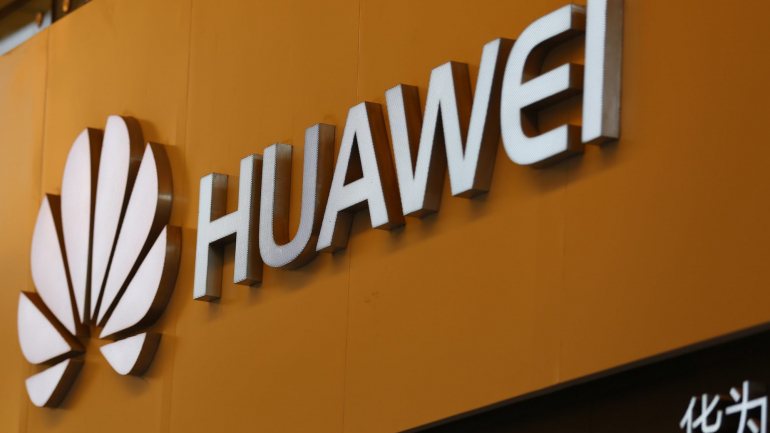 Christopher Balding identificou funcionários da Huawei simultaneamente empregados pelas forças armadas chinesas