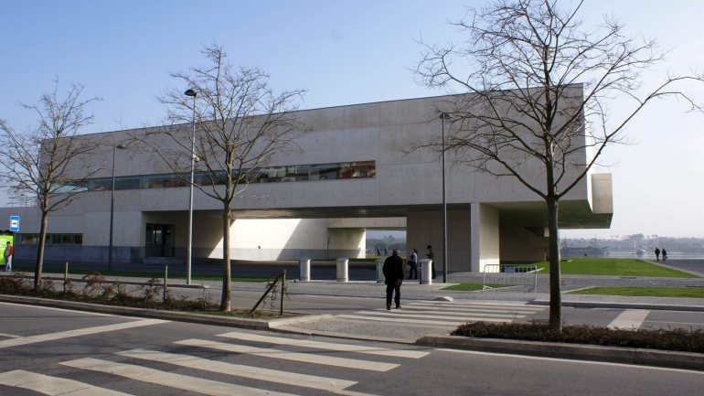 A biblioteca municipal de Viana do Castelo, que representou um investimento de 4,5 milhões de euros, foi inaugurada em janeiro de 2008 pelo então primeiro-ministro José Sócrates.
