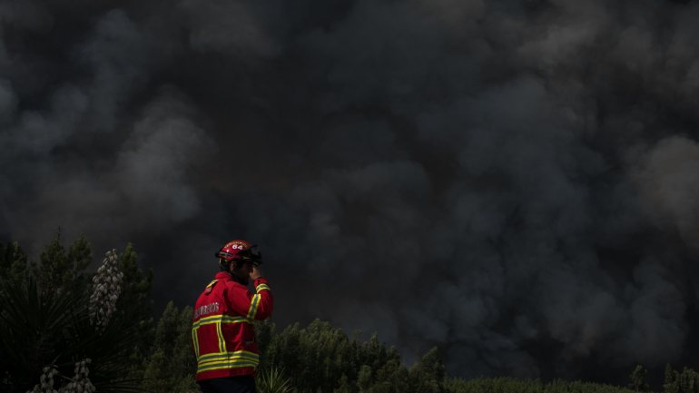 Mais de duas dezenas de concelhos apresentam esta quarta-feira um risco máximo de incêndio, segundo o Instituto Português do Mar e da Atmosfera (IPMA)