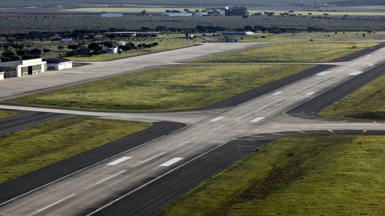 O estudo de impacte ambiental ao aeroporto do Montijo entra esta segunda-feira em consulta pública