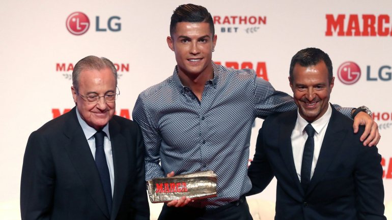 Ronaldo esteve acompanhado do empresário Jorge Mendes e do presidente do Real Madrid, Florentino Pérez