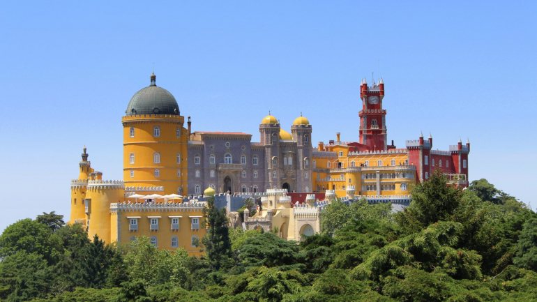 A PSML foi criada em 2000 para gerir os parques históricos e monumentos do concelho de Sintra, nomeadamente a Pena e Monserrate, o Castelo dos Mouros, o Convento dos Capuchos e os palácios nacionais de Sintra e de Queluz