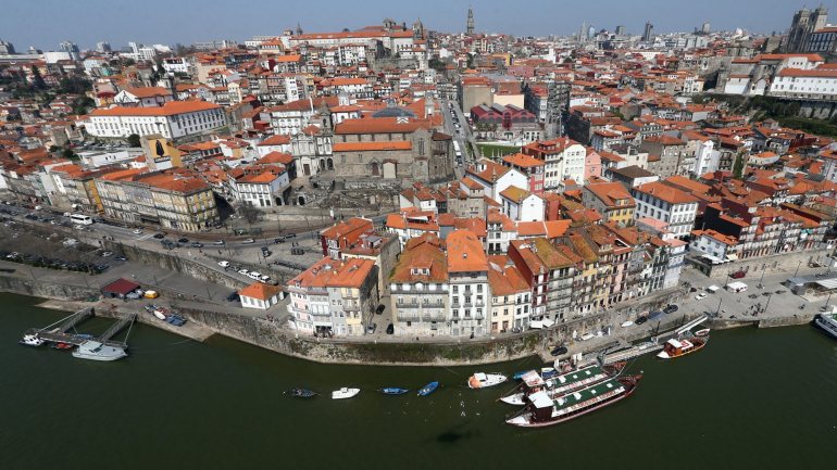 No próximo ano letivo, que arranca dia 16 de setembro, vão estar operacionais 1.051 camas públicas no Porto, as mesmas que havia no passado ano letivo