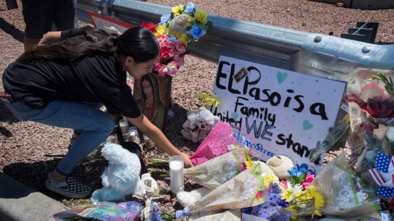 O atirador de El Paso entregou-se às autoridades e assumiu as suas ideias racistas