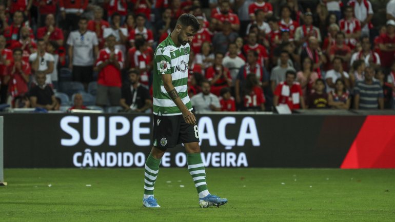 Bruno Fernandes foi um dos mais inconformados do Sporting mas não evitou a goleada por &quot;chapa 5&quot; frente ao Benfica