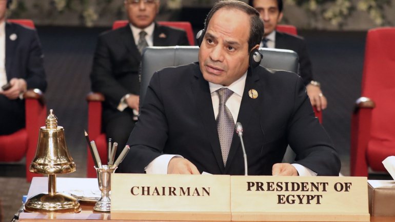 Para Abdel Fattah al-Sisi tratou-se de &quot;um incidente cobarde de origem terrorista&quot;