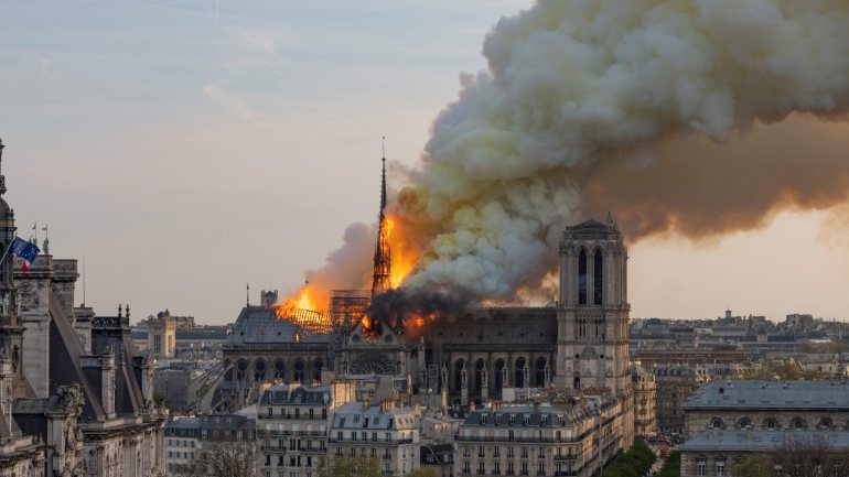 O incêndio de 15 de abril na catedral de Notre Dame libertou várias toneladas de chumbo