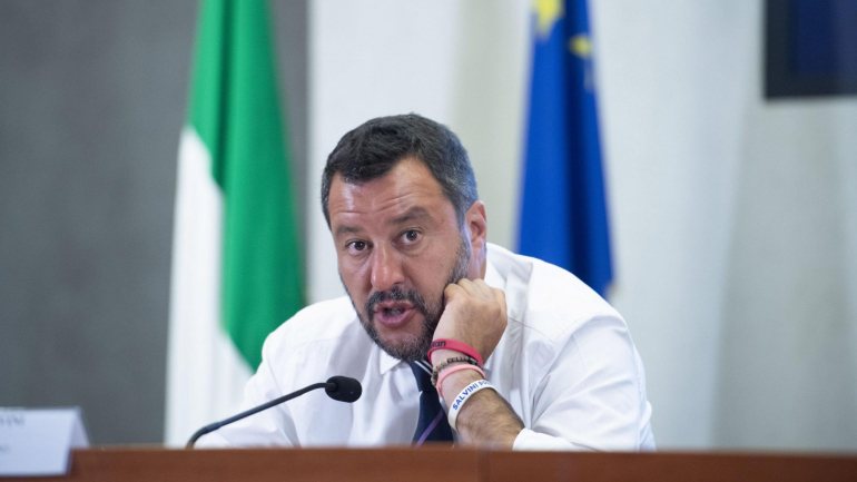 Na sua carta, Salvini destaca &quot;a criação de um fundo para as políticas de repatriamento&quot; que terá um fundo inicial de dois milhões de euros para 2019 e que pode alcançar os 50 milhões de euros